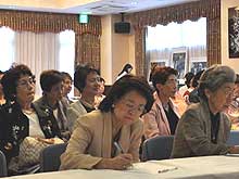 Japanese women travel to Vietnam